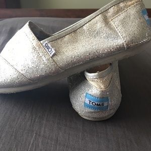 TOMS Silver Sparkle! Size 9!